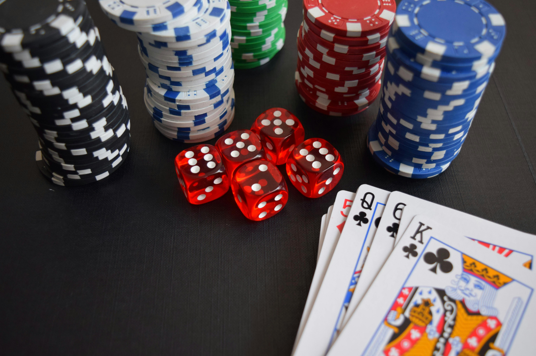 Why Some Brick-and-Mortar Casinos (Don’t) Go Online